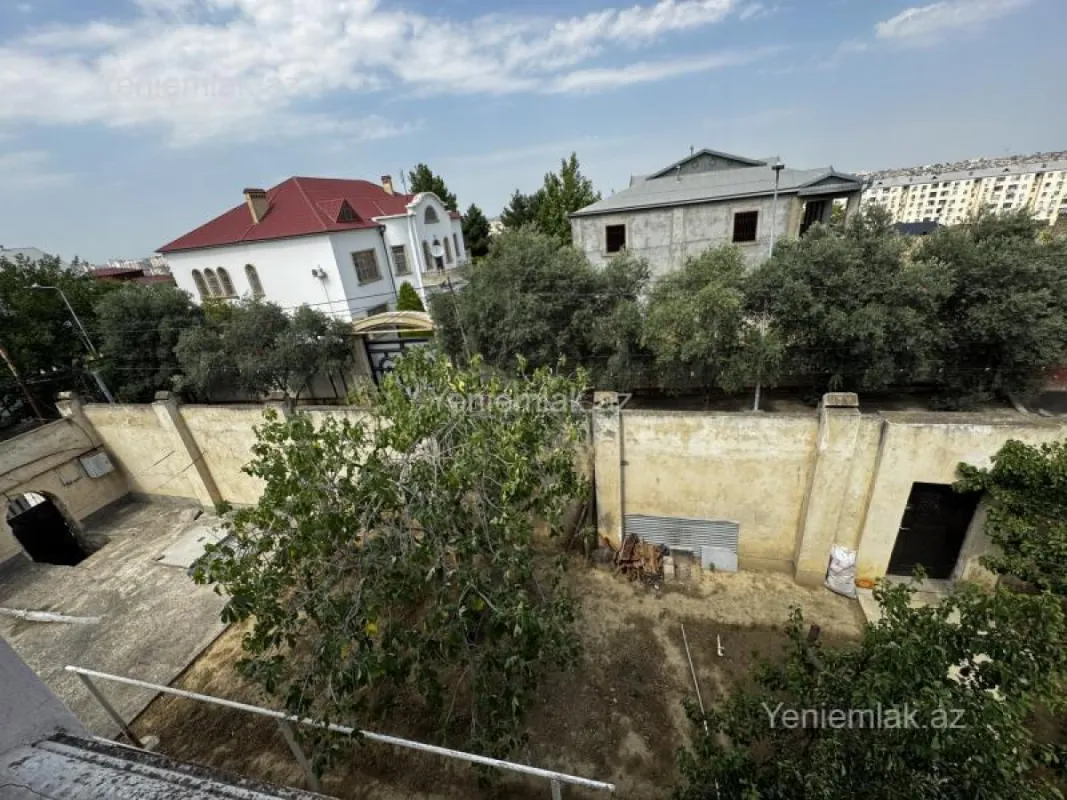 Satılır 8 otaqlı həyət evi 500 m²