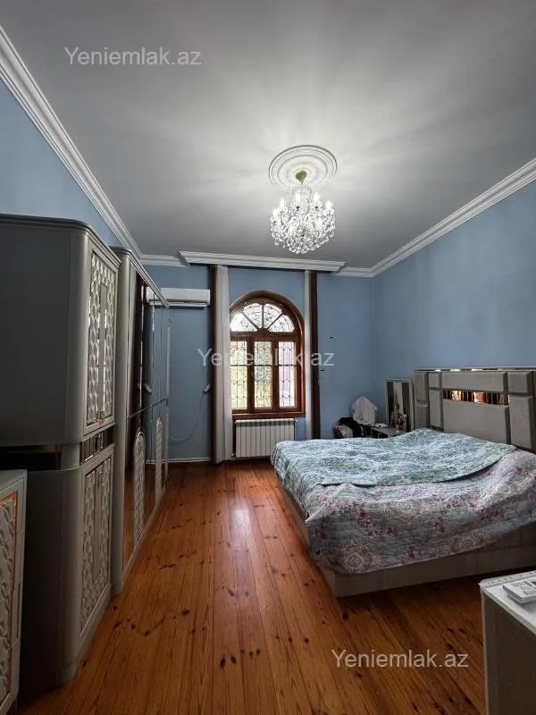 Satılır 8 otaqlı həyət evi 500 m²