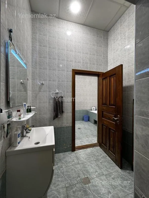 Satılır 8 otaqlı həyət evi 500 m²