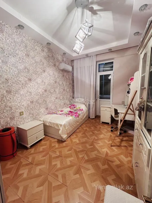 Satılır 3 otaqlı yeni tikili 135 m²