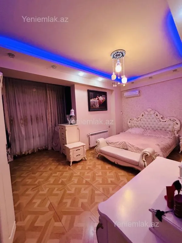 Satılır 3 otaqlı yeni tikili 135 m²