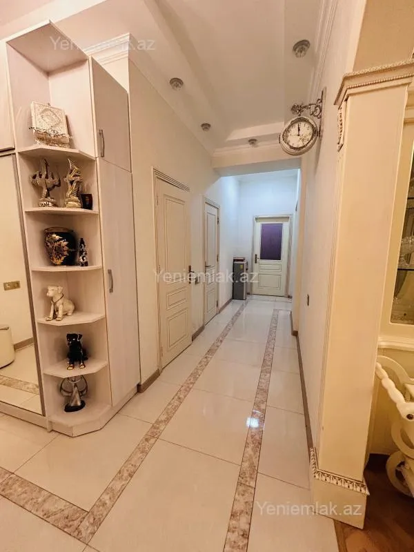 Satılır 3 otaqlı yeni tikili 135 m²