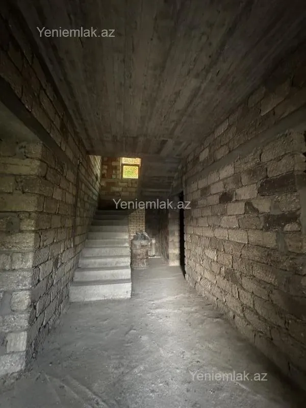 Satılır 6 otaqlı həyət evi 300 m²