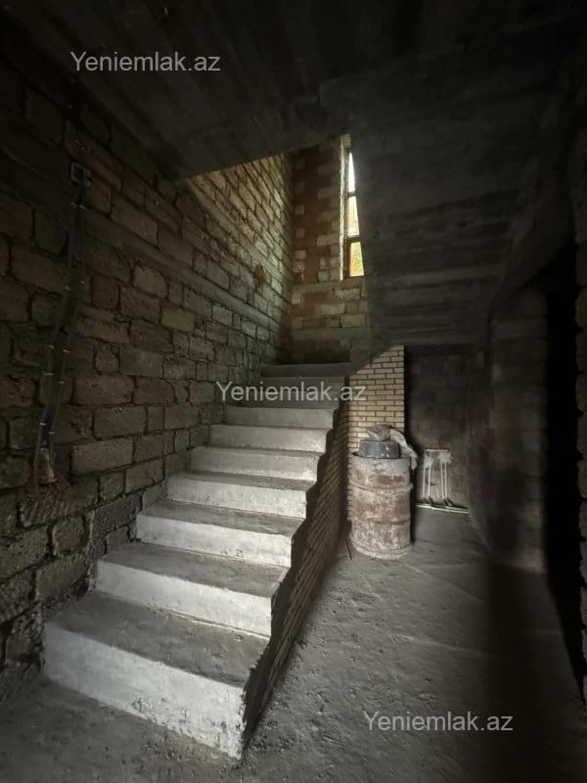 Satılır 6 otaqlı həyət evi 300 m²