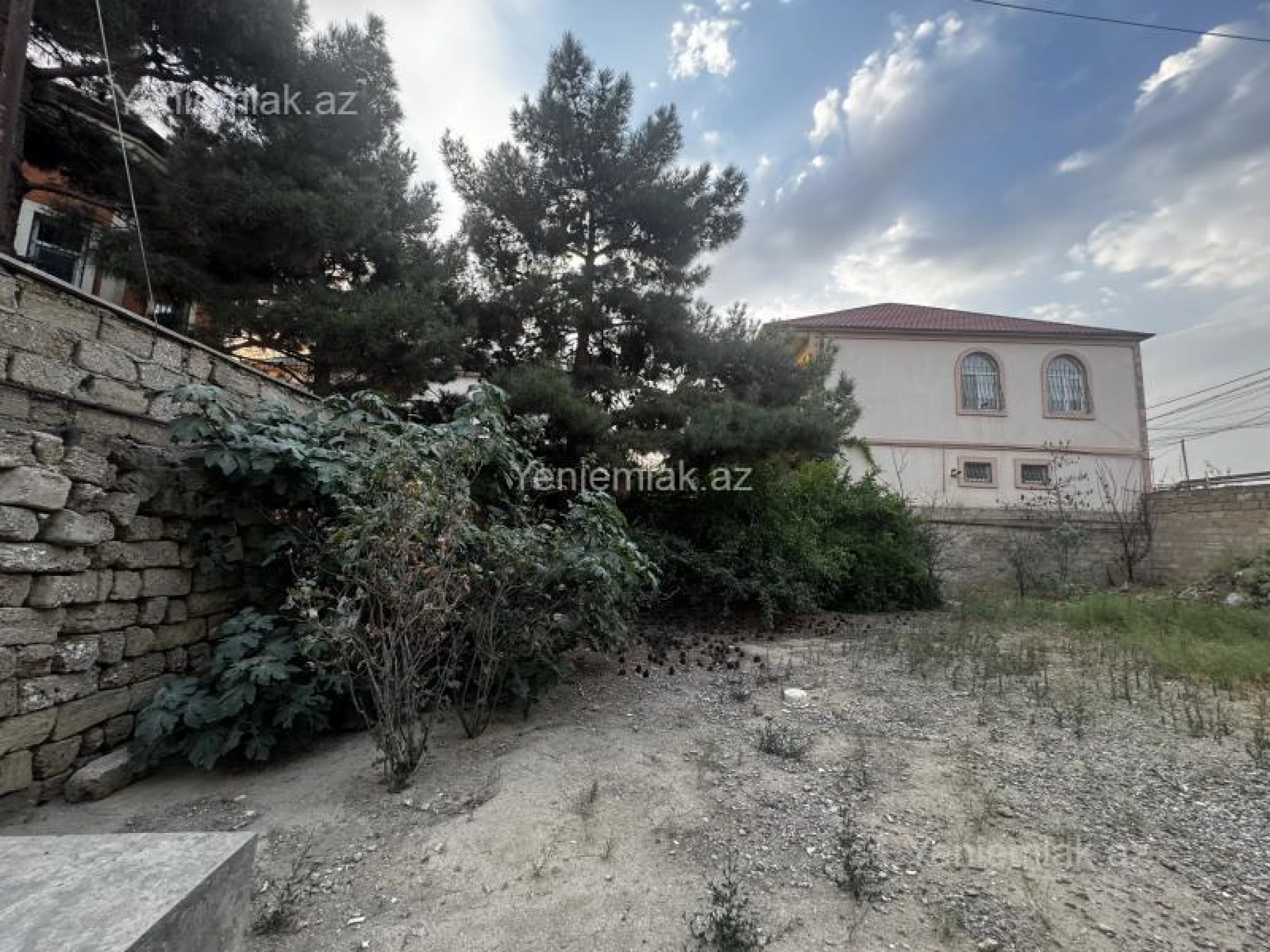 Satılır 6 otaqlı həyət evi 300 m²