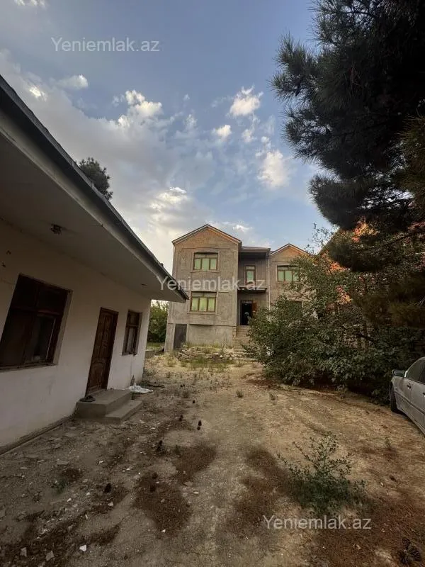 Satılır 6 otaqlı həyət evi 300 m²