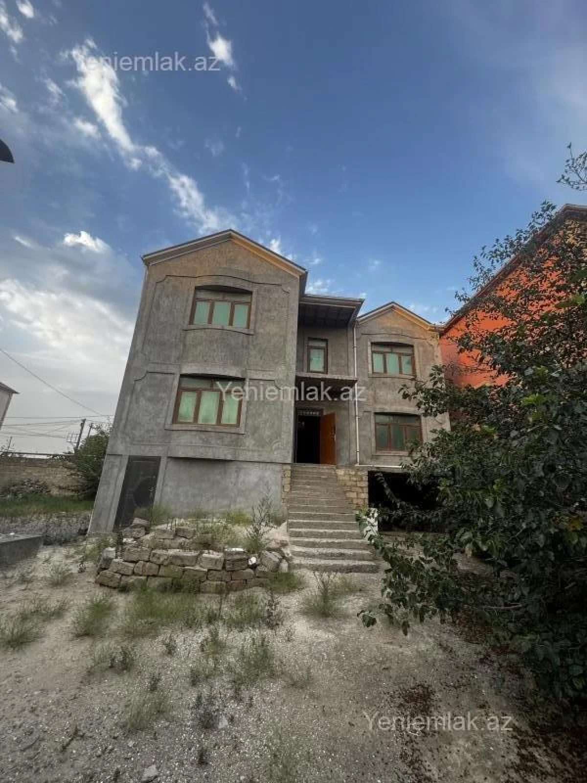 Satılır 6 otaqlı həyət evi 300 m²