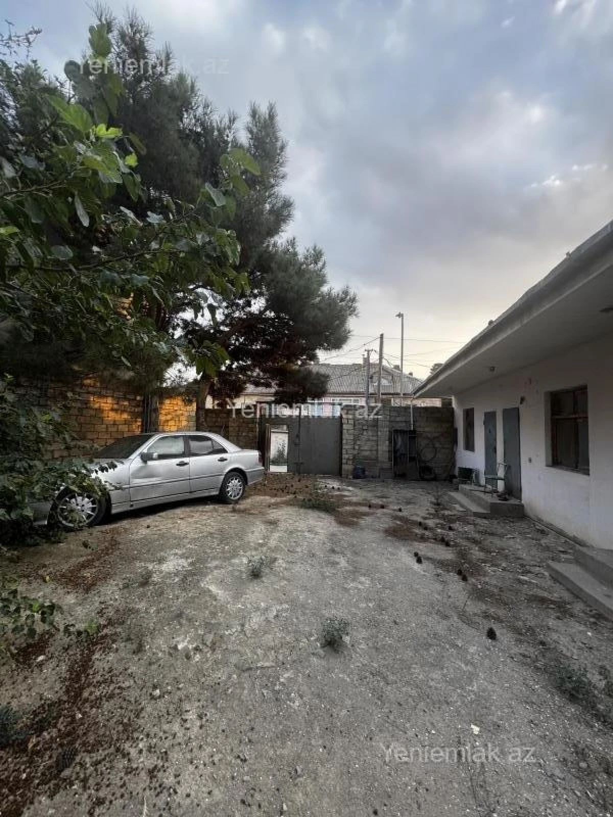 Satılır 6 otaqlı həyət evi 300 m²