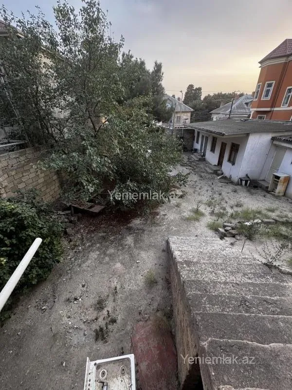 Satılır 6 otaqlı həyət evi 300 m²