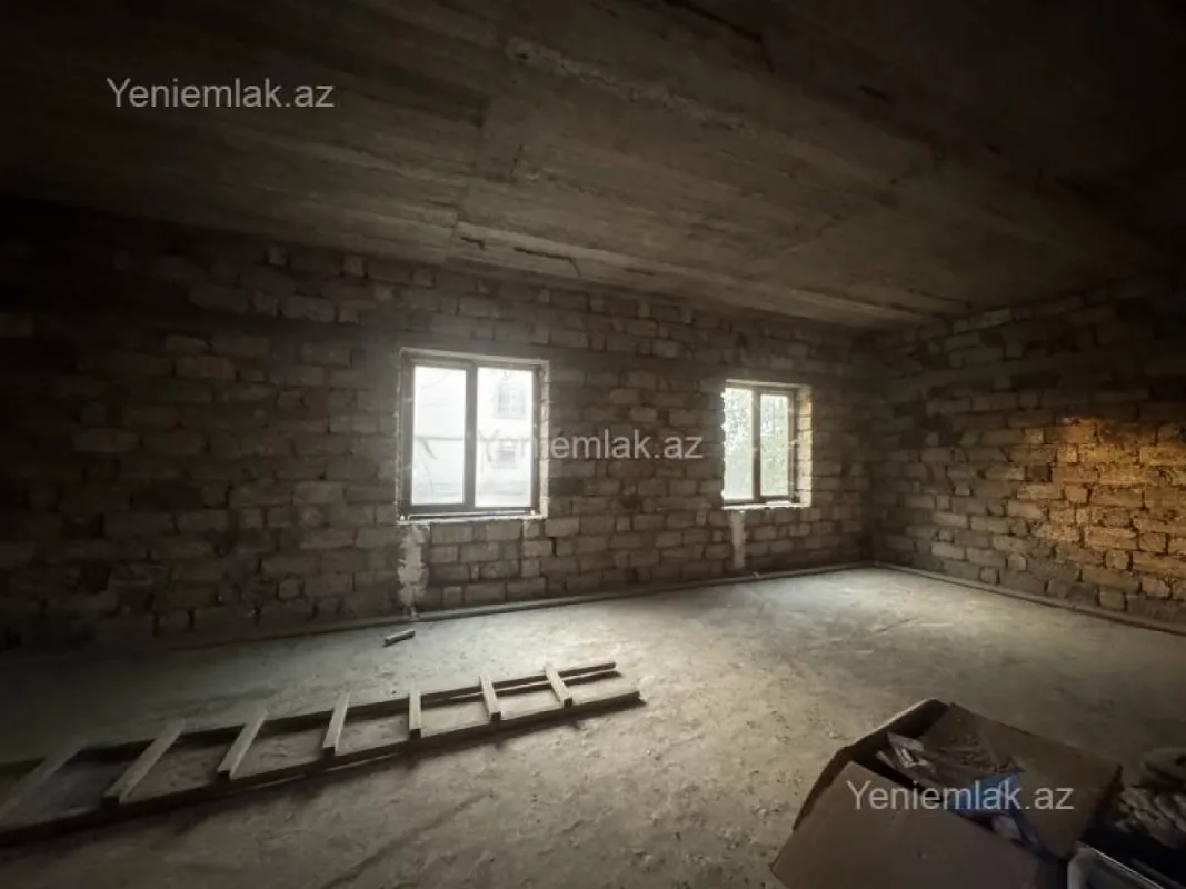 Satılır 6 otaqlı həyət evi 300 m²