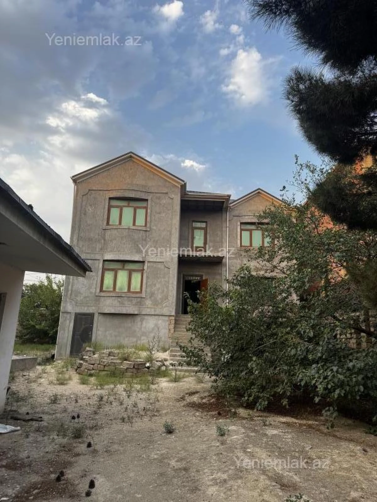 Satılır 6 otaqlı həyət evi 300 m²