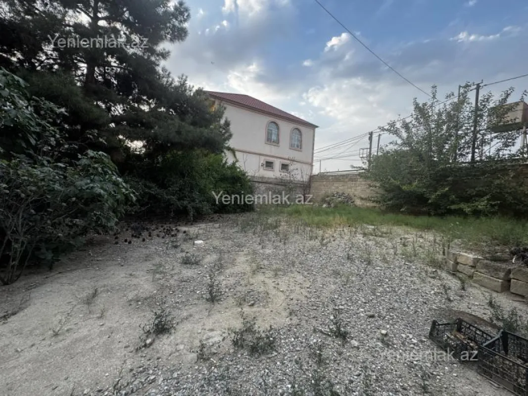Satılır 6 otaqlı həyət evi 300 m²