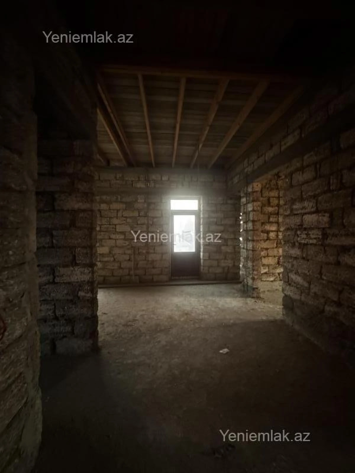 Satılır 6 otaqlı həyət evi 300 m²