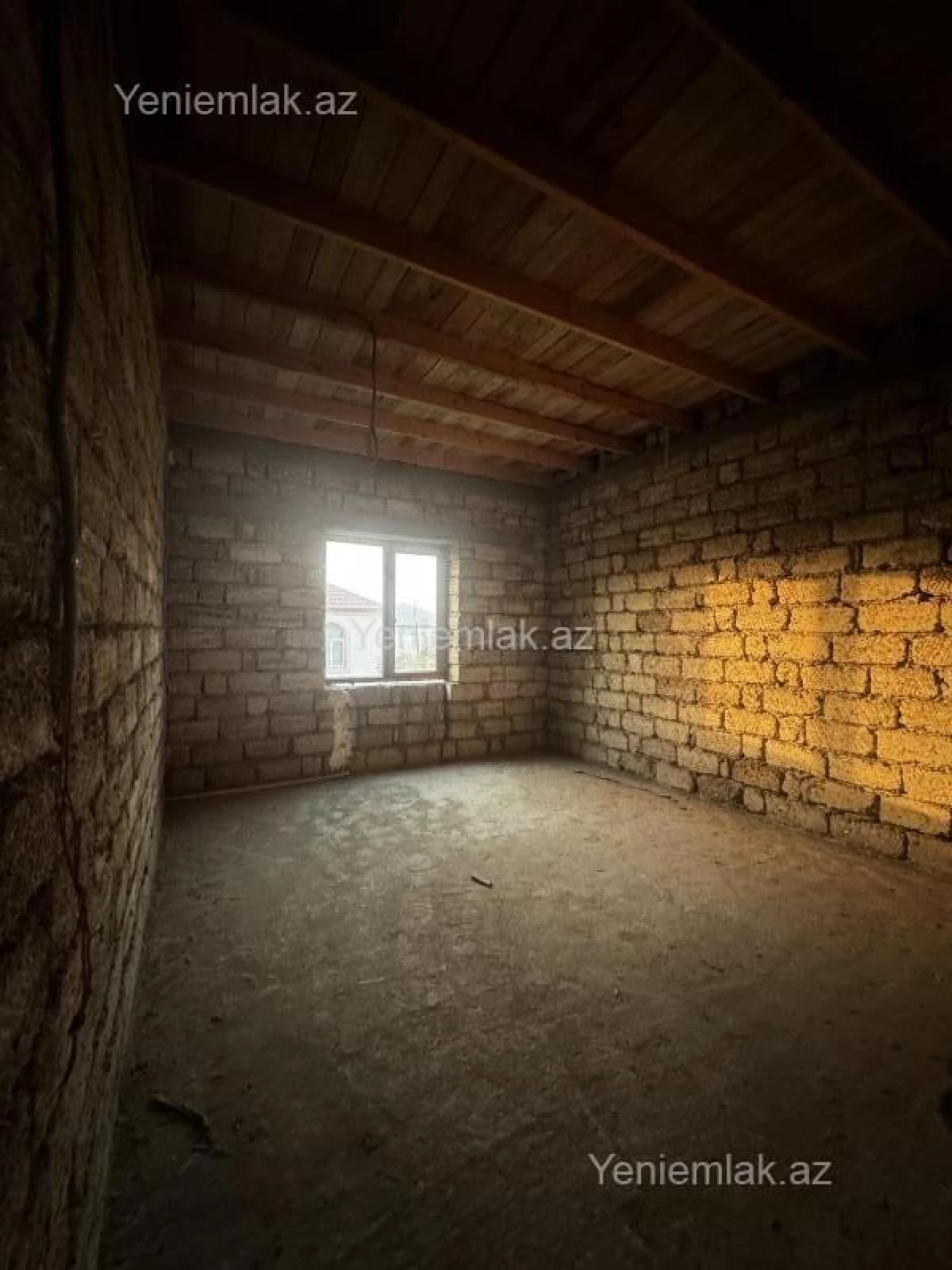 Satılır 6 otaqlı həyət evi 300 m²