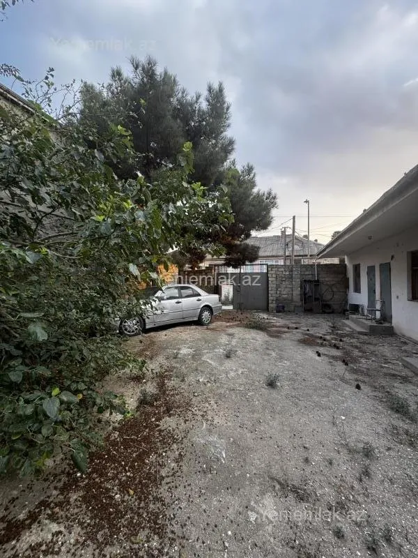 Satılır 6 otaqlı həyət evi 300 m²