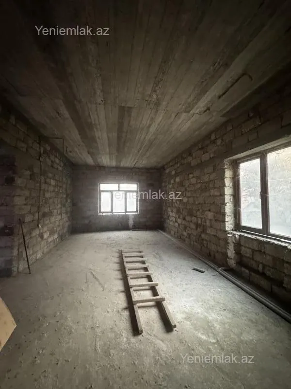 Satılır 6 otaqlı həyət evi 300 m²