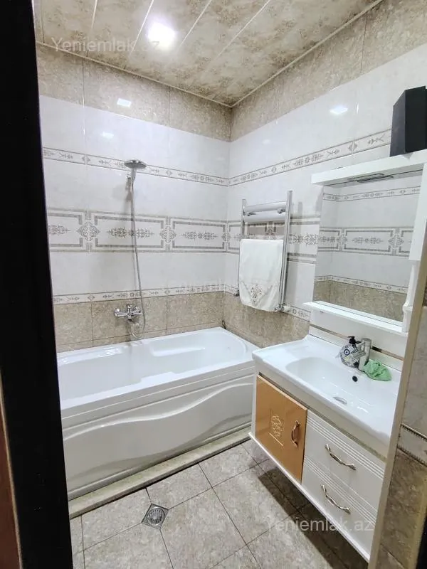 Satılır 2 otaqlı yeni tikili 75 m²