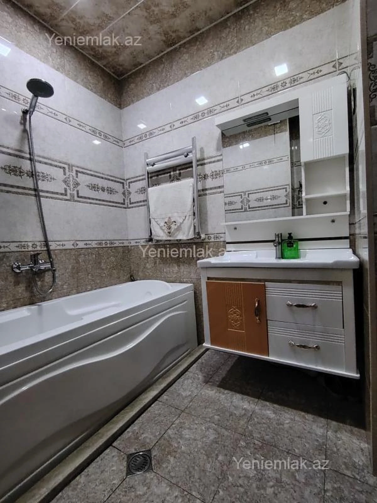 Satılır 2 otaqlı yeni tikili 75 m²