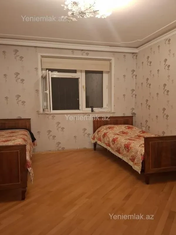 Satılır 5 otaqlı köhnə tikili 130 m²