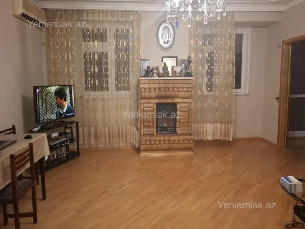Satılır 5 otaqlı köhnə tikili 130 m²