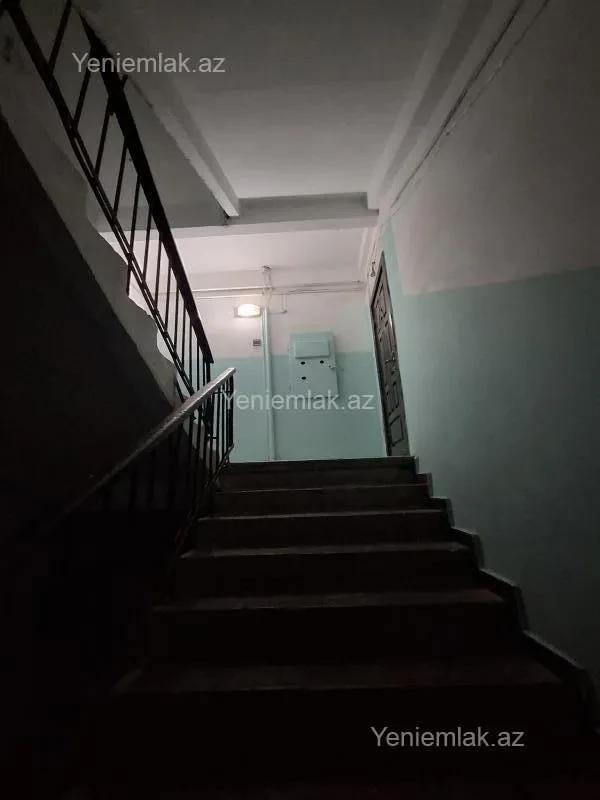 Satılır 5 otaqlı köhnə tikili 130 m²