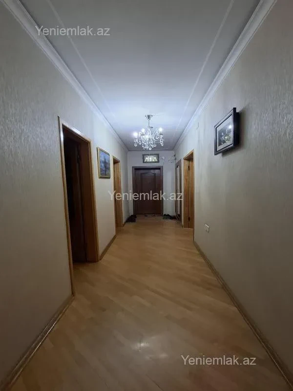 Satılır 5 otaqlı köhnə tikili 130 m²