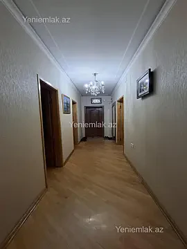 Satılır 5 otaqlı köhnə tikili 130 m²