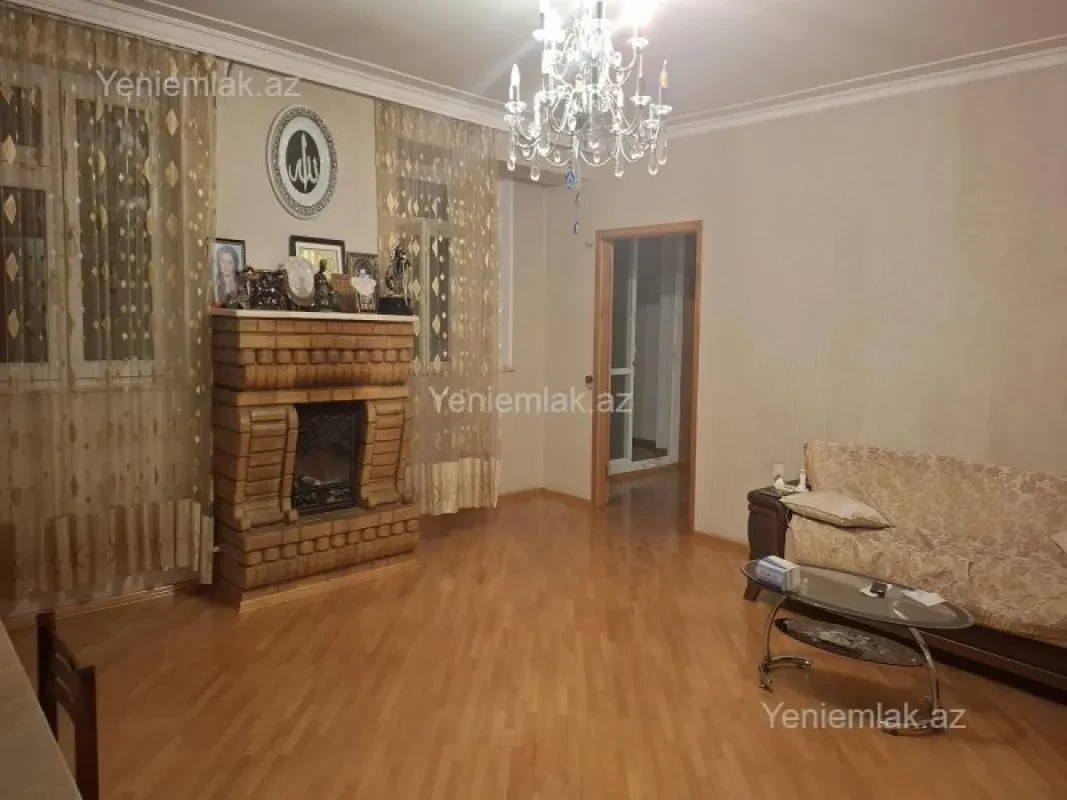 Satılır 5 otaqlı köhnə tikili 130 m²