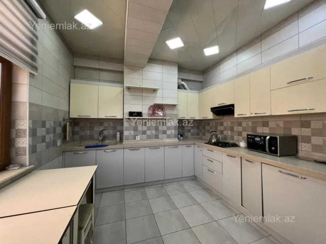 Satılır 3 otaqlı yeni tikili 145 m²