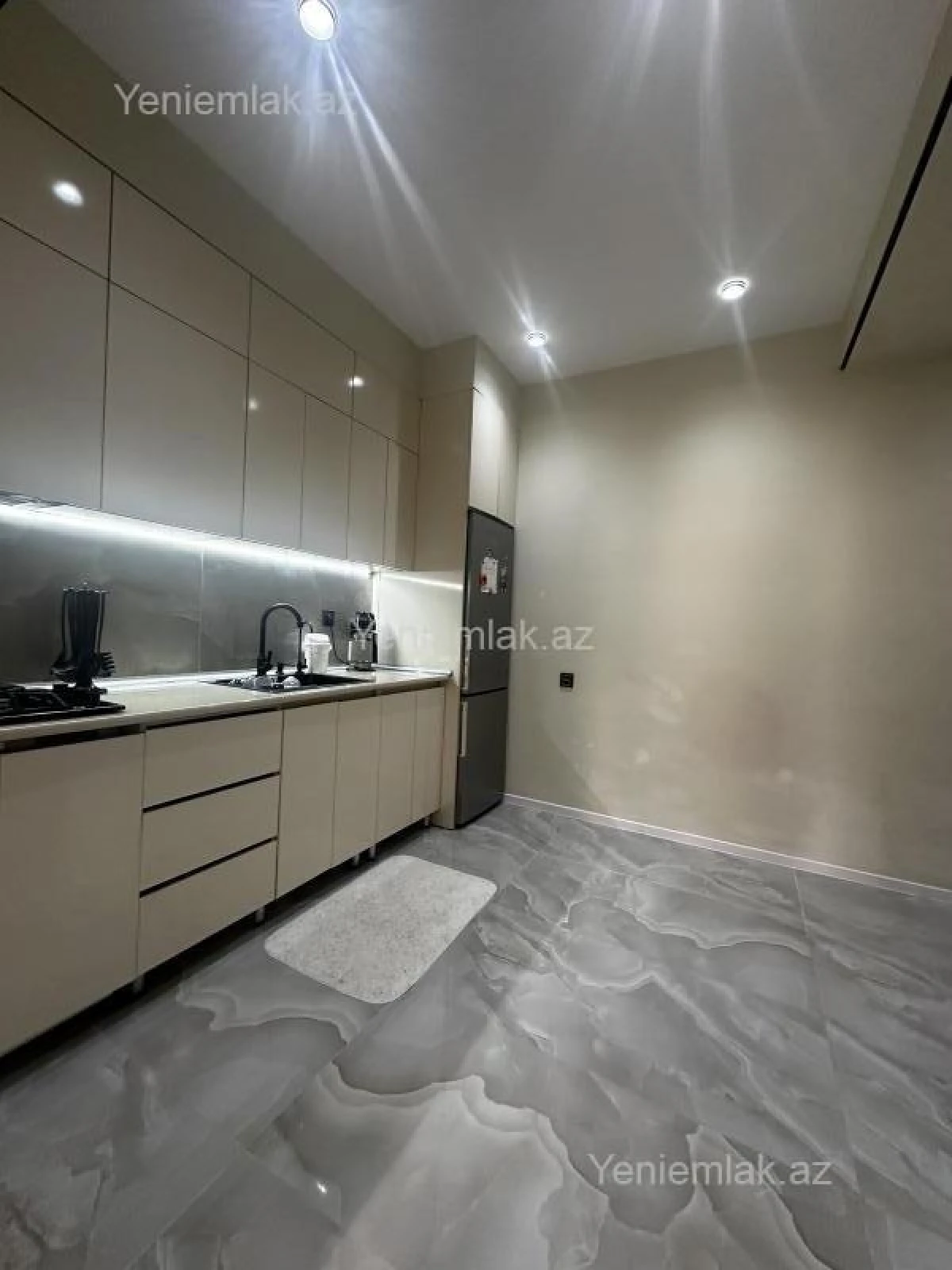 Satılır 3 otaqlı yeni tikili 60 m²