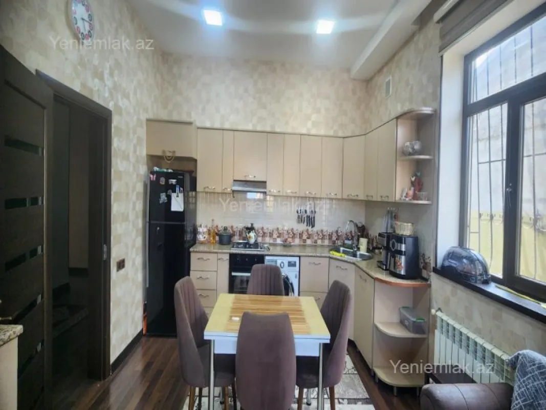 Satılır 4 otaqlı həyət evi 140 m²