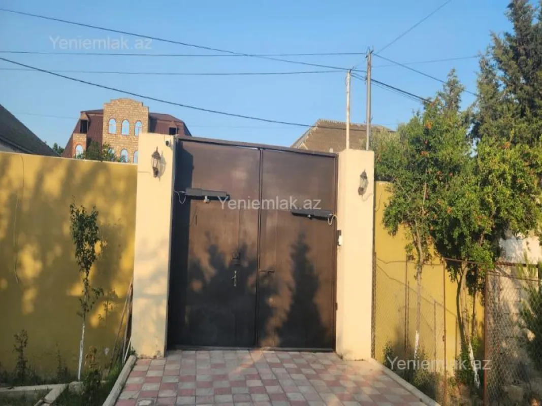Satılır 4 otaqlı həyət evi 140 m²