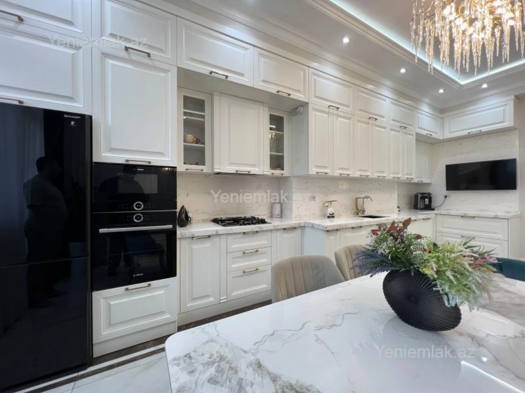 Satılır 4 otaqlı yeni tikili 200 m²