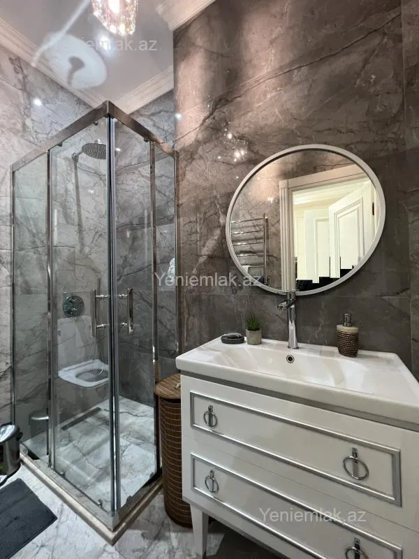 Satılır 4 otaqlı yeni tikili 200 m²