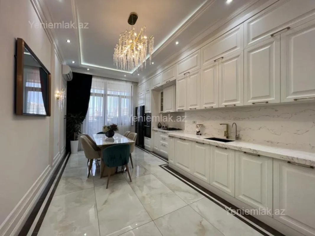 Satılır 4 otaqlı yeni tikili 200 m²