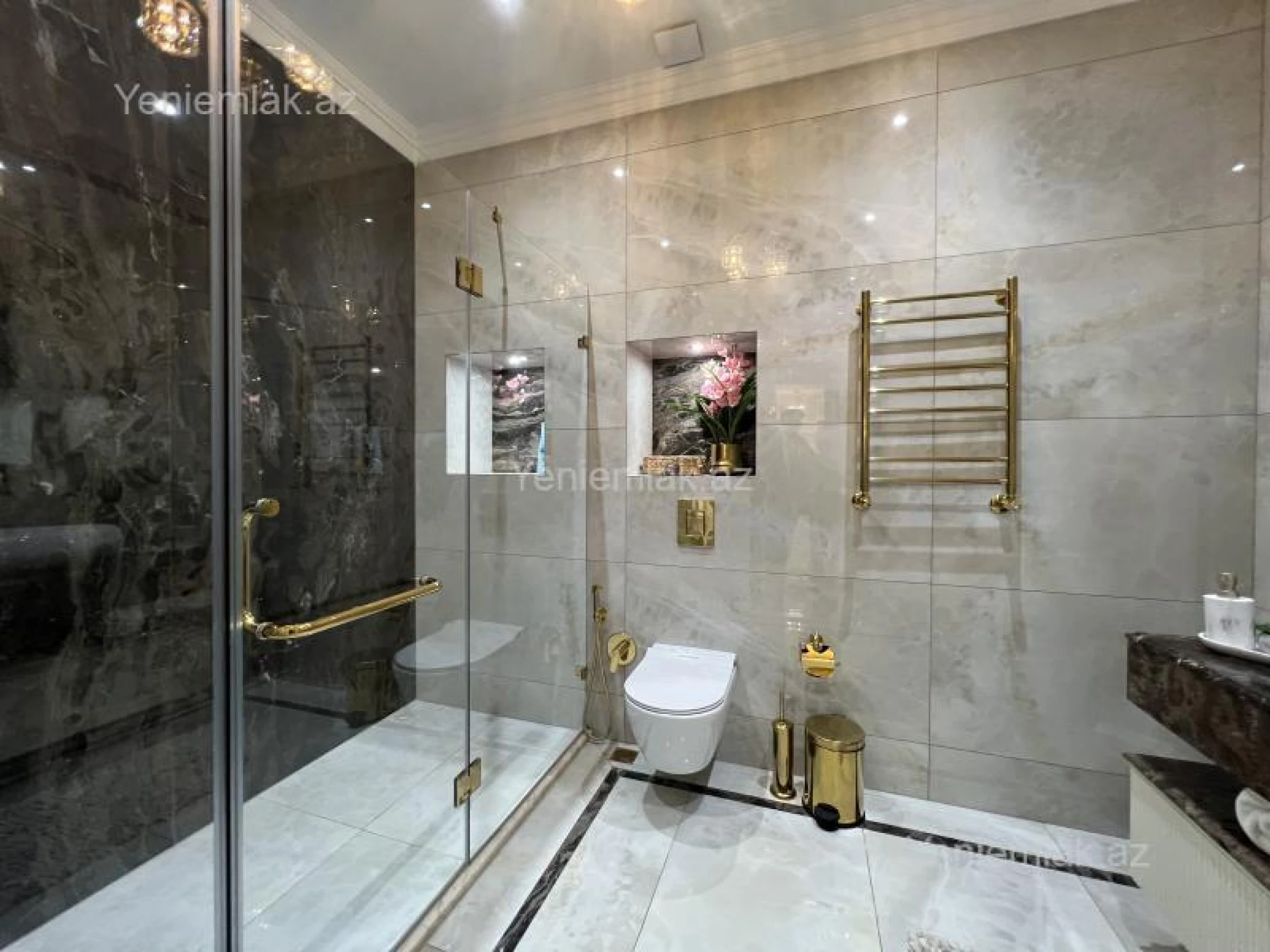 Satılır 4 otaqlı yeni tikili 200 m²