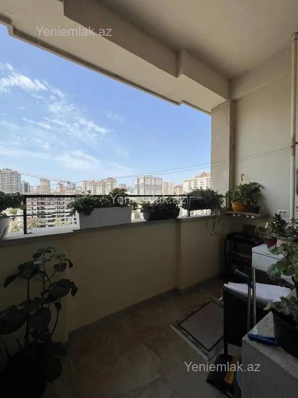 Satılır 4 otaqlı yeni tikili 200 m²