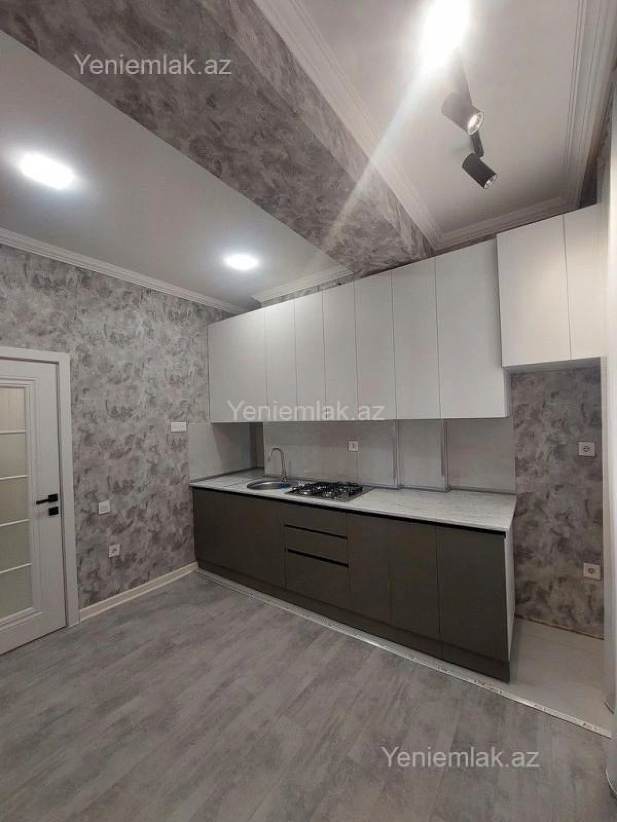 Satılır 2 otaqlı yeni tikili 76 m²