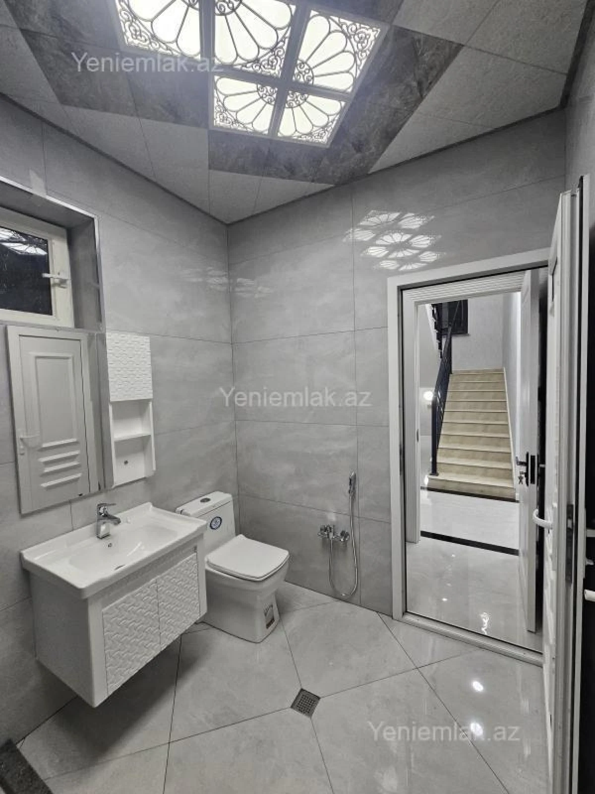 Satılır 5 otaqlı həyət evi 190 m²