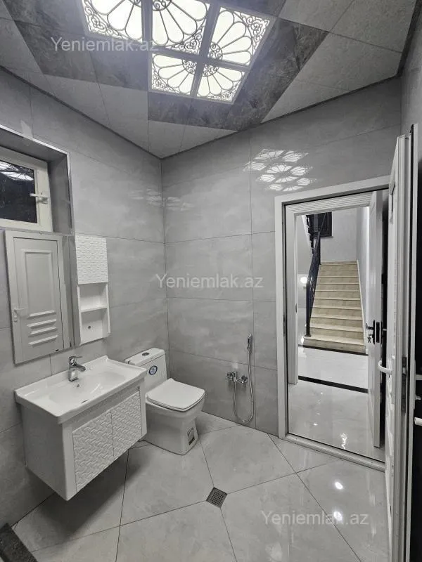 Satılır 5 otaqlı həyət evi 190 m²