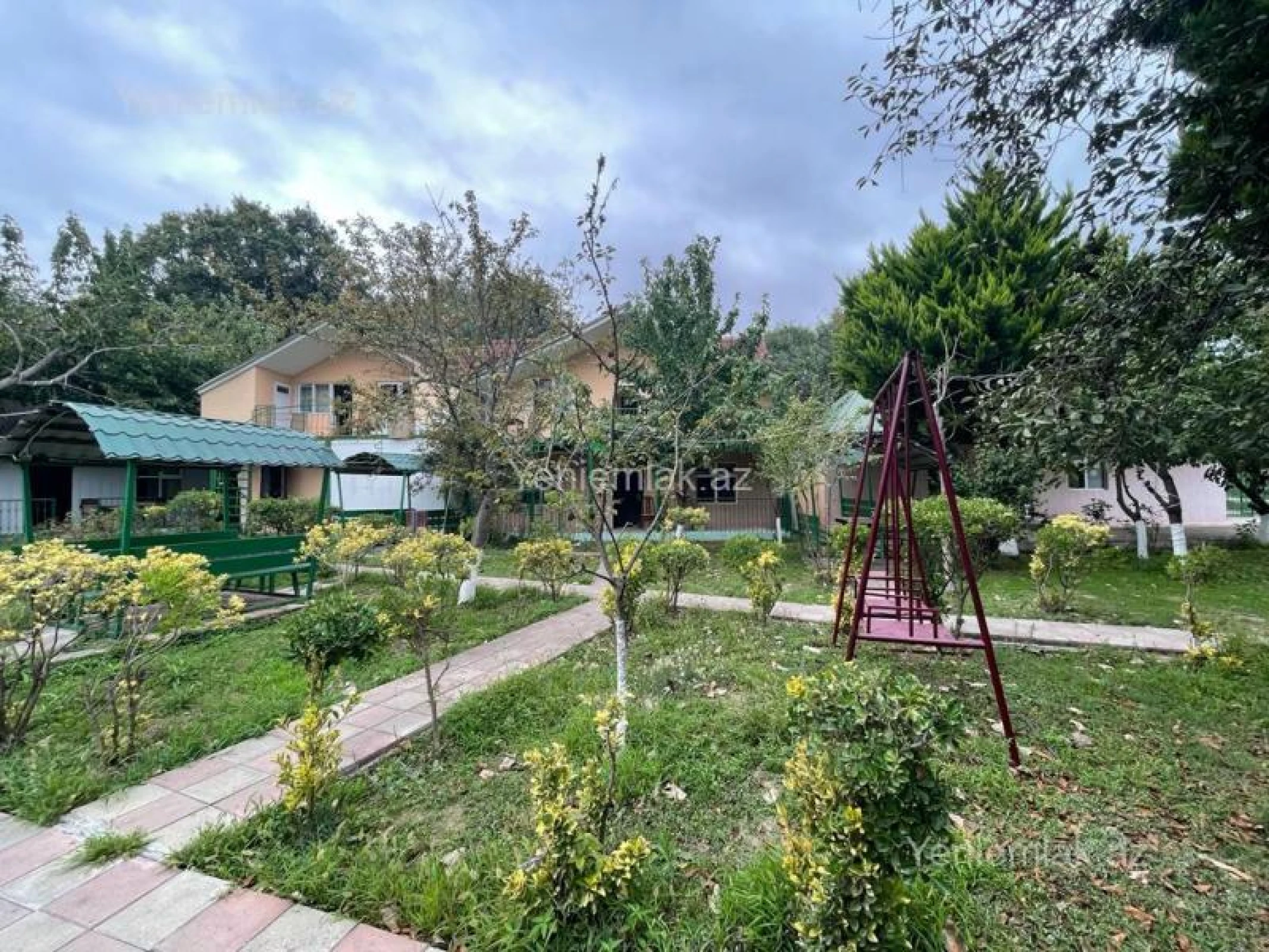 Satılır 16 otaqlı obyekt 600 m²