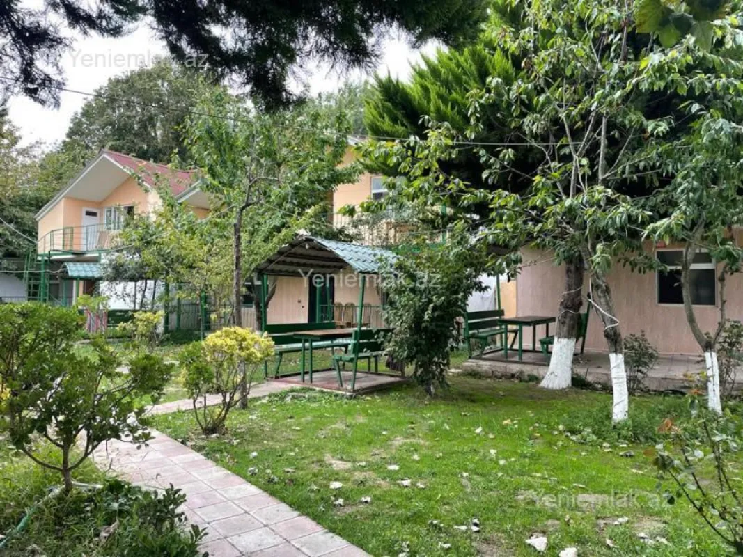 Satılır 16 otaqlı obyekt 600 m²