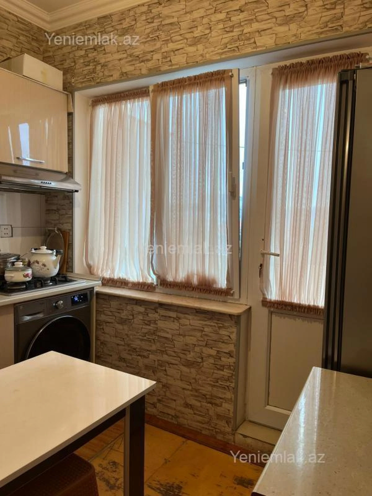 Satılır 2 otaqlı köhnə tikili 63 m²