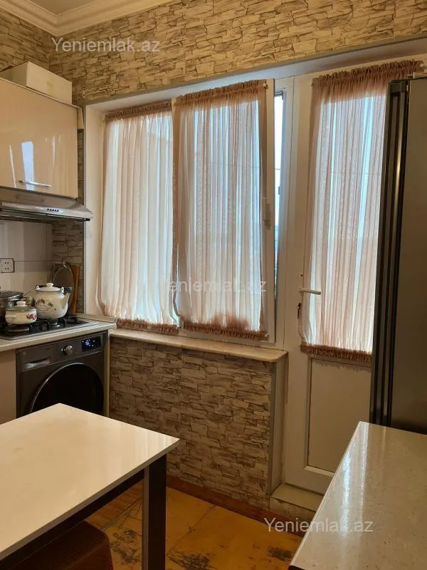 Satılır 2 otaqlı köhnə tikili 63 m²