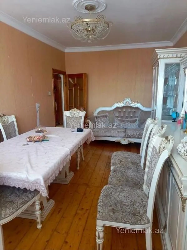 Satılır 3 otaqlı köhnə tikili 75 m²