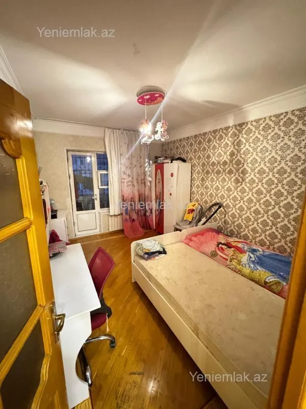 Satılır 3 otaqlı köhnə tikili 85 m²