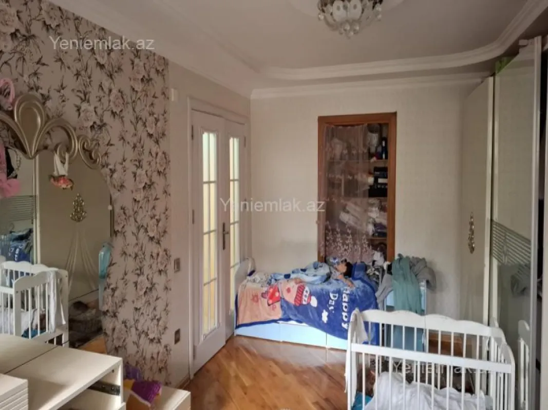 Satılır 3 otaqlı köhnə tikili 100 m²