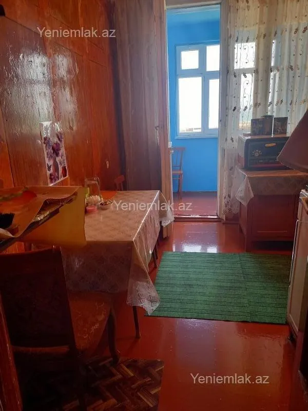 Satılır 4 otaqlı köhnə tikili 98 m²