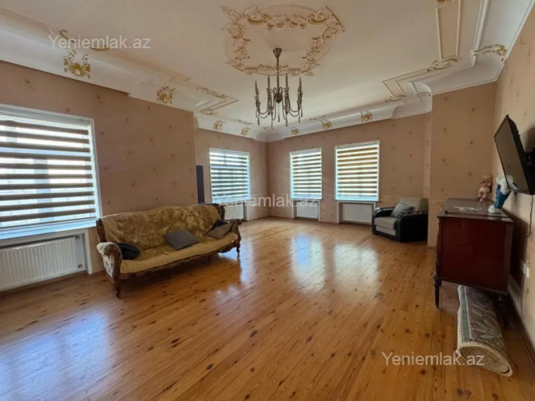 Satılır 7 otaqlı həyət evi 350 m²