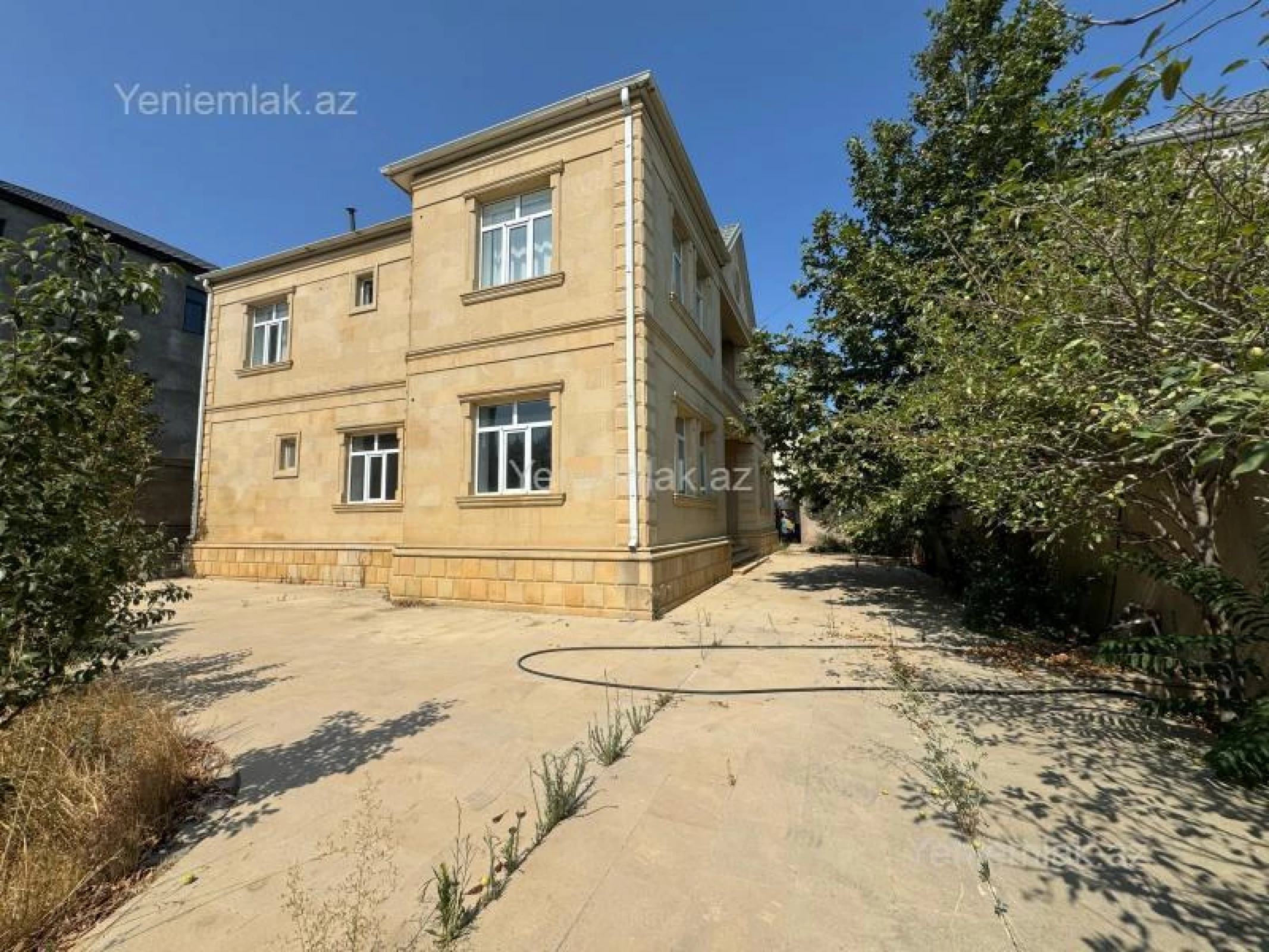 Satılır 7 otaqlı həyət evi 350 m²
